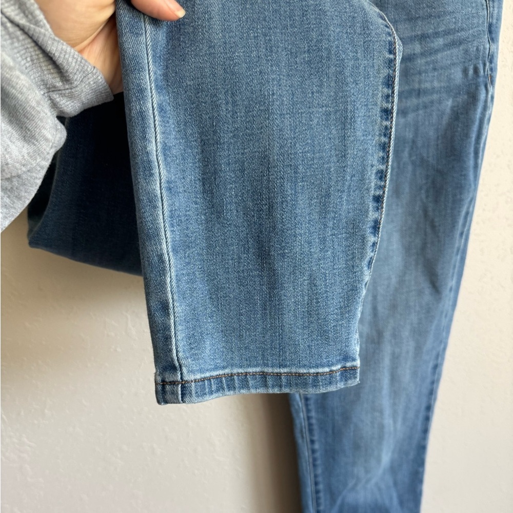 J.Jill Light Wash Denim Boyfriend Straight Leg Ankle Jean Womens 8 Mid Rise - Picture 4 of 6